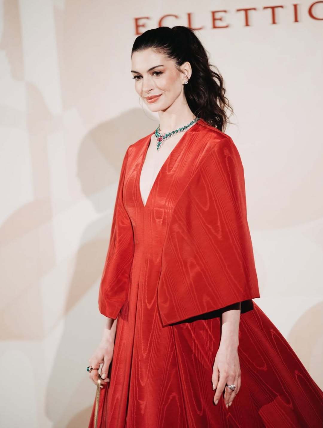 安妮·海瑟薇在米兰出席宝格丽高级珠宝发布活动时的一些照片摄影师：GregWi