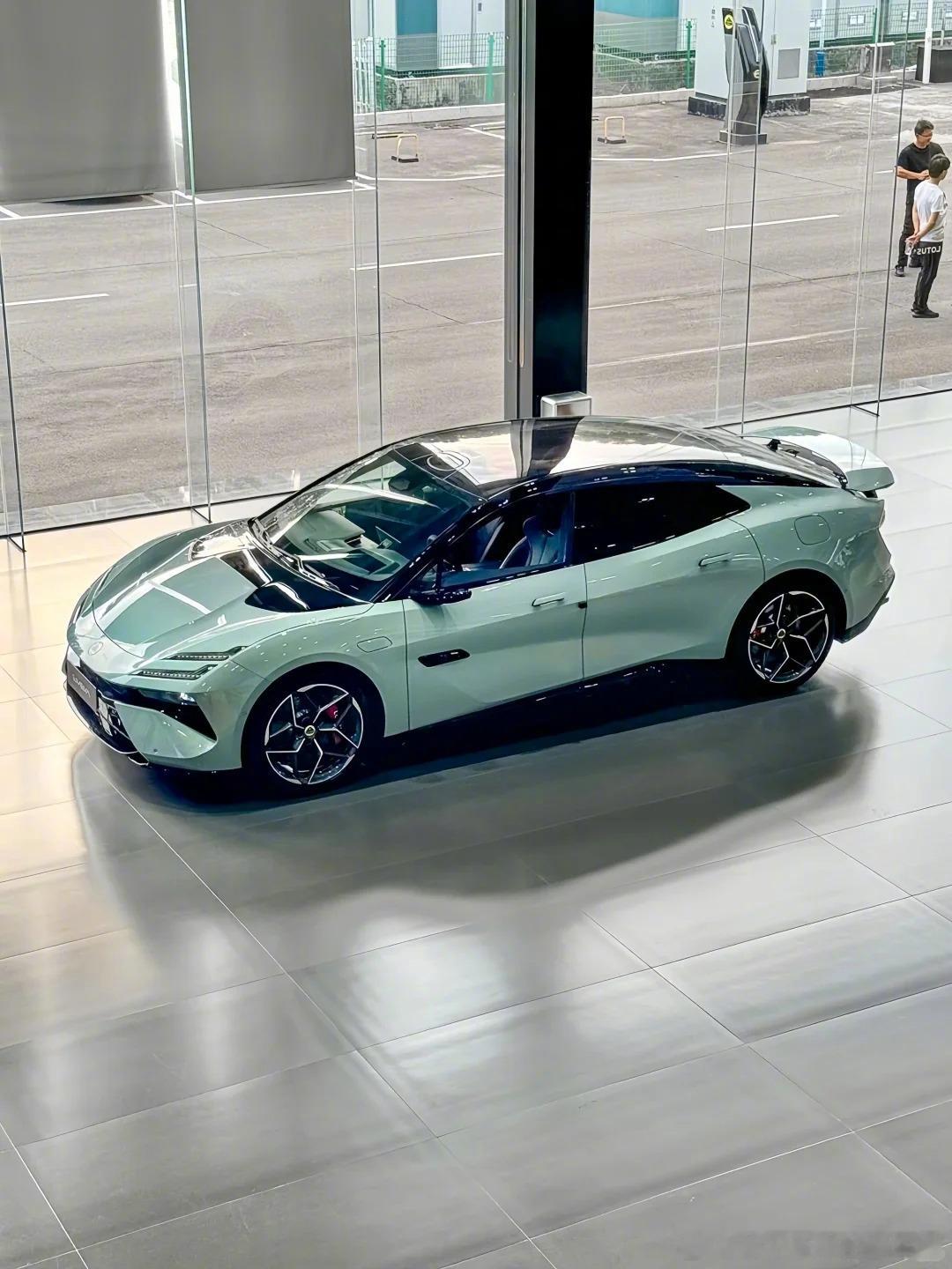 展厅里的Lotusemeya，还真的有点好看[爱心]​​​