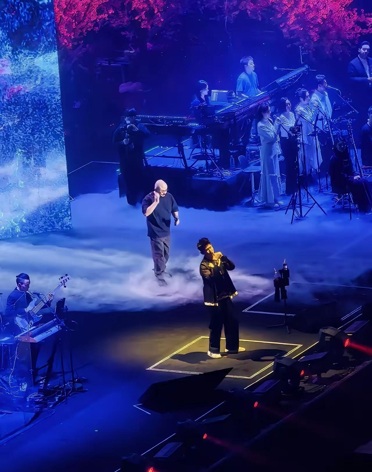 刀郎的哪一首歌最能打动你?在刀郎的歌里，《花妖》最让我动容。它不像一般情歌那