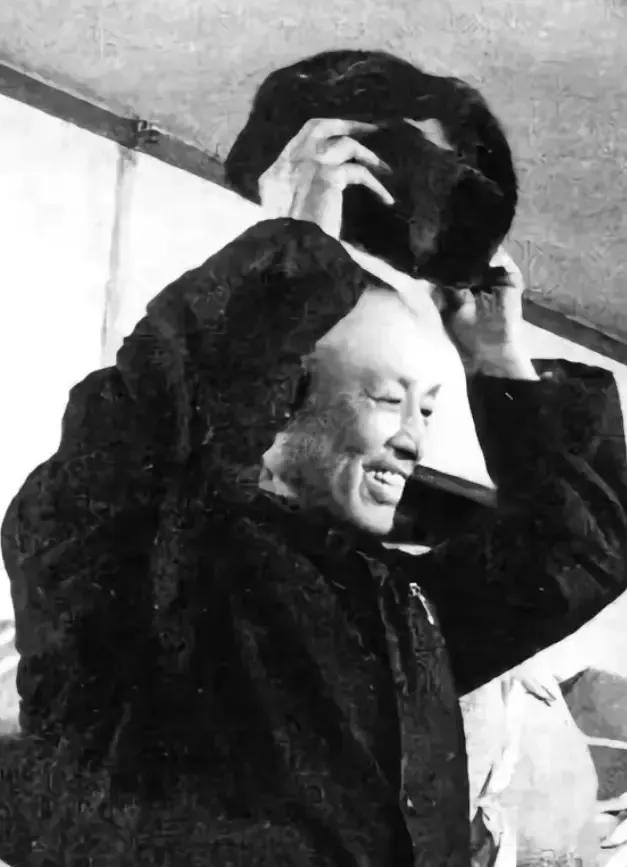 1975年，被关押了20多年的周养重获自由。让人意外的是，他竟然说：“我要去台湾