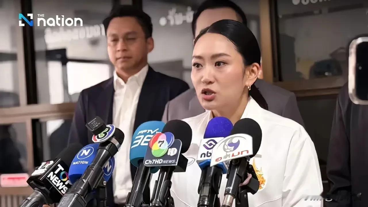 佩通坦真是奇葩，就这么急着出来咬洪森一口？她一个文化部长竟然召开新闻发布会谴责柬