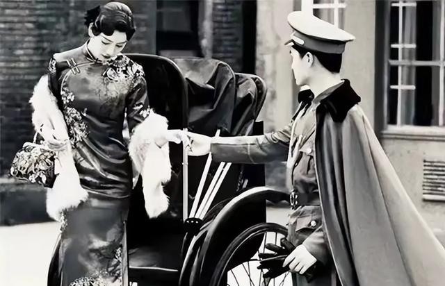 1917年，40岁军阀王德庆病逝。临终前，他偷偷留给17岁小妾30万大洋，嘱咐小