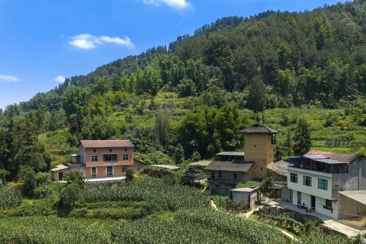 新政落地！5月1日起，农村宅基地不再是以前的规矩了。咱农村人过一辈子，最搁在心