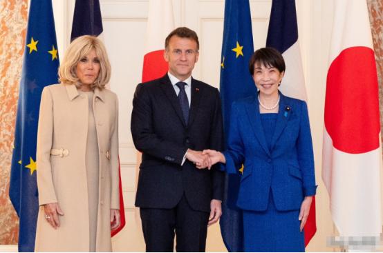 日本、法国联合喊话中国 当地时间4月1日，法国总统马克龙在日本东京与