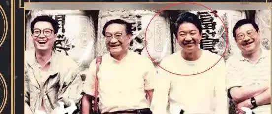 香港四大才子如今都已离去！黄霑，2004年病逝，活了63岁！金庸
