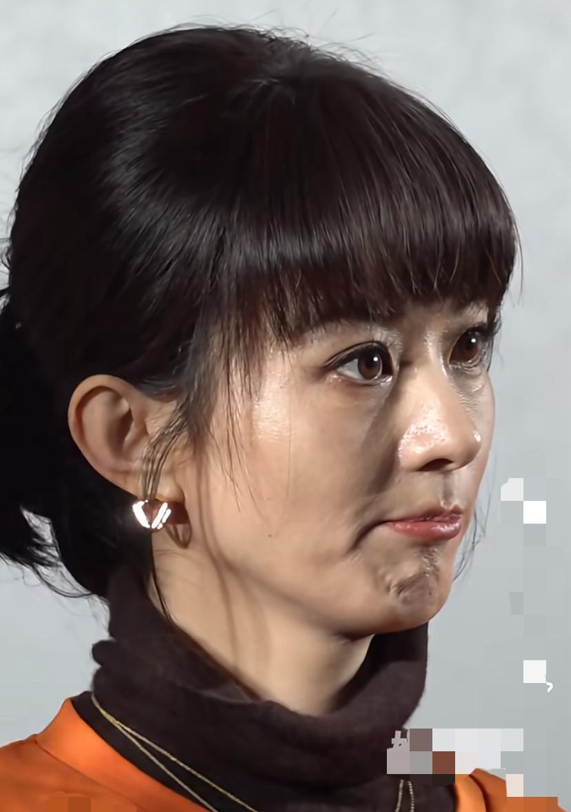 赵丽颖的原相机照片，刺痛了谁的眼？38岁，一线顶流，一年360天泡在横店。凌