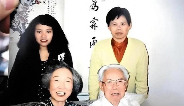 1992年，长期旅居美国的特务头子毛森，在生命垂危之时，向他的儿子吐露了心声：渴