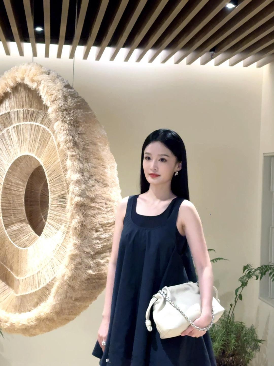 李沁酷感穿搭上线​​​
