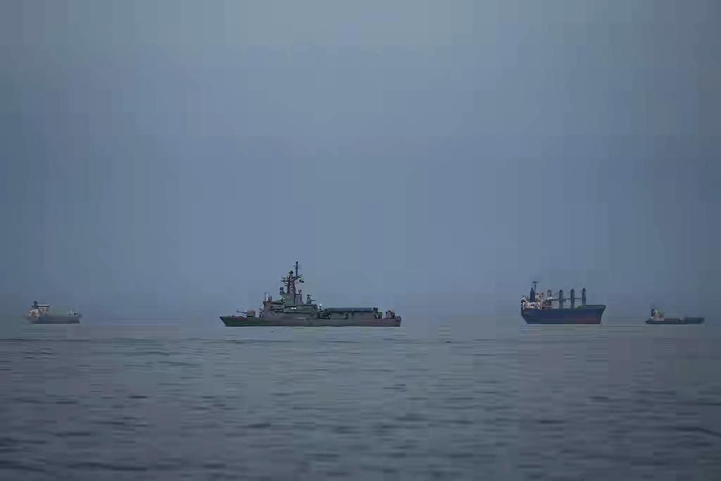 美航母欲当“甩手掌柜”，霍尔木兹这出“空城计”唱得响！特朗普一声令下，高喊不