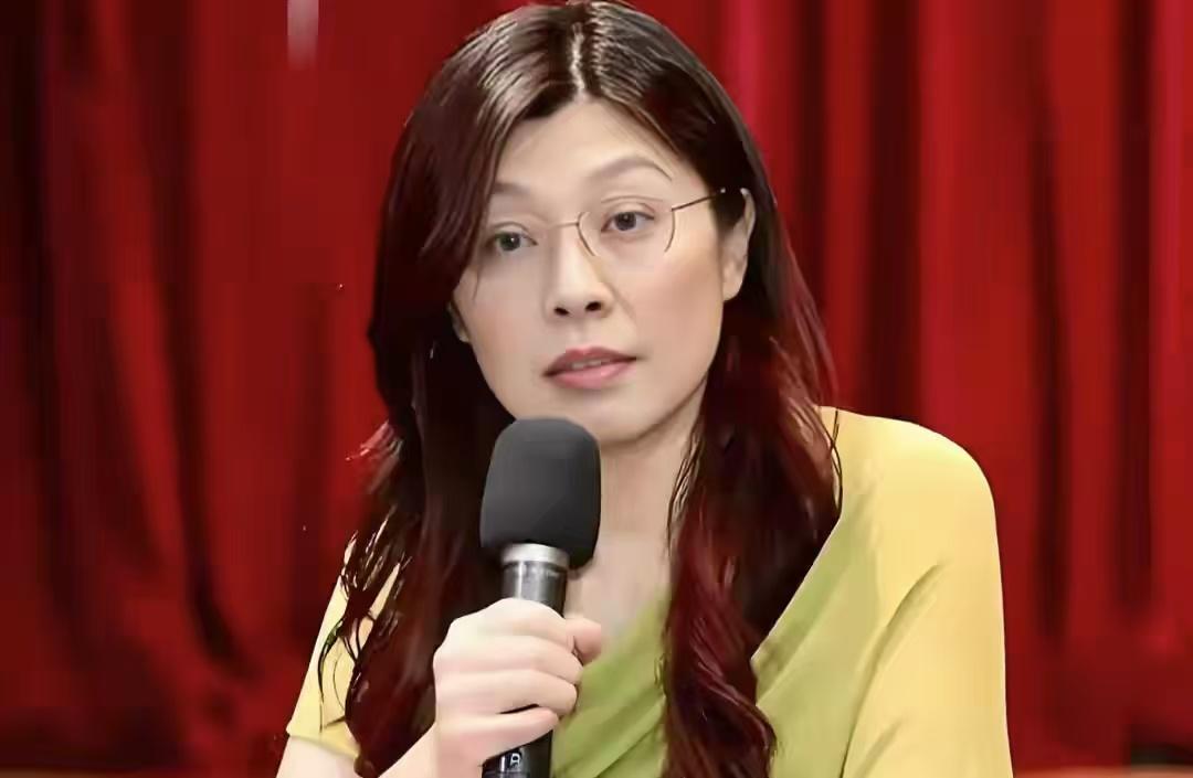记者给郑丽文来了一个“下马威”！对郝龙斌担任党职问题，郑丽文一句话高情商化解！