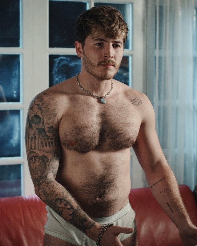 KieronMoore还是壮一点可口