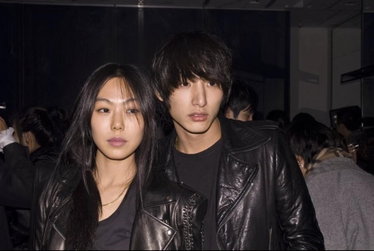 金敏喜和李洙赫在一起时候的感觉,与和洪尚秀导演在一起时候的感觉完全不一样。这也许