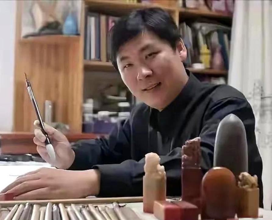 处置结果一出来，全网拍手叫好：终止国家艺术基金项目，全额追回已拨付经费，刘翔鹏被