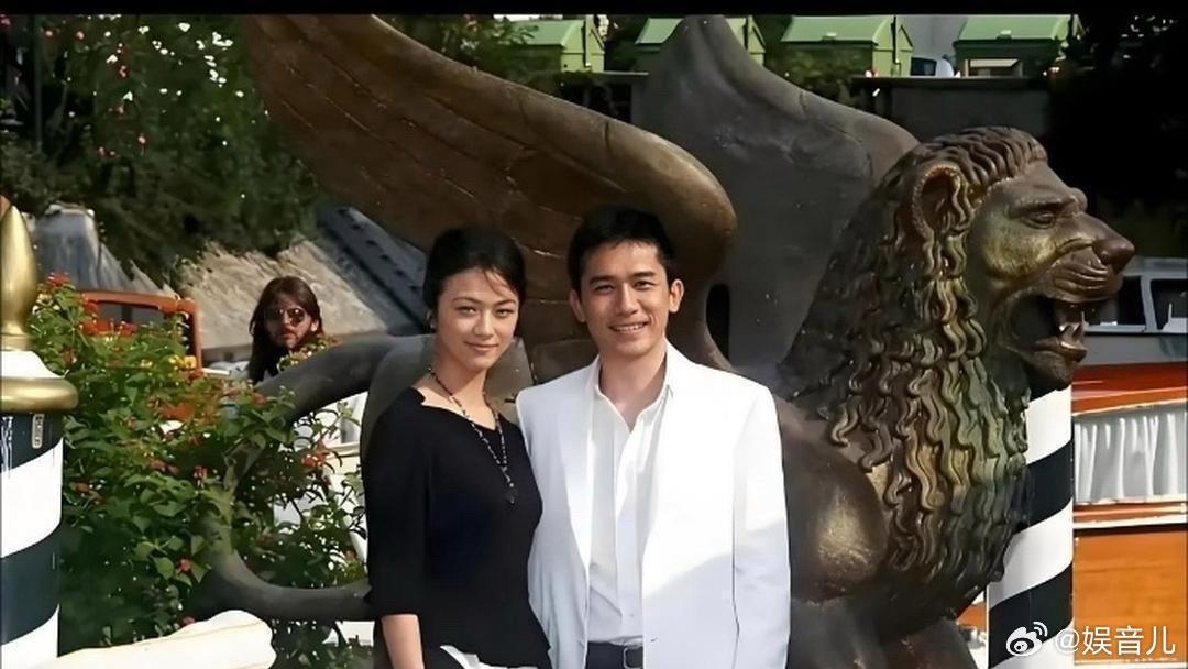 梁朝伟那时候还挺年轻，是男人最好看的时候吧