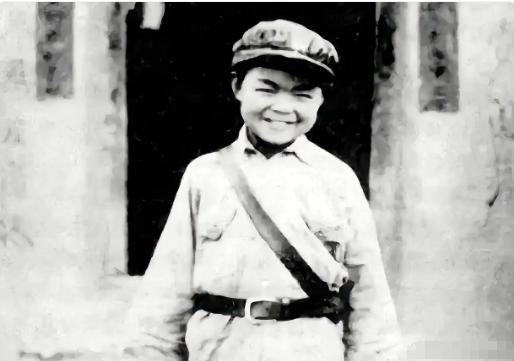 1955年全军授衔时，29岁的向轩被授予中校军衔，负责审阅档案的工作人员看到他履