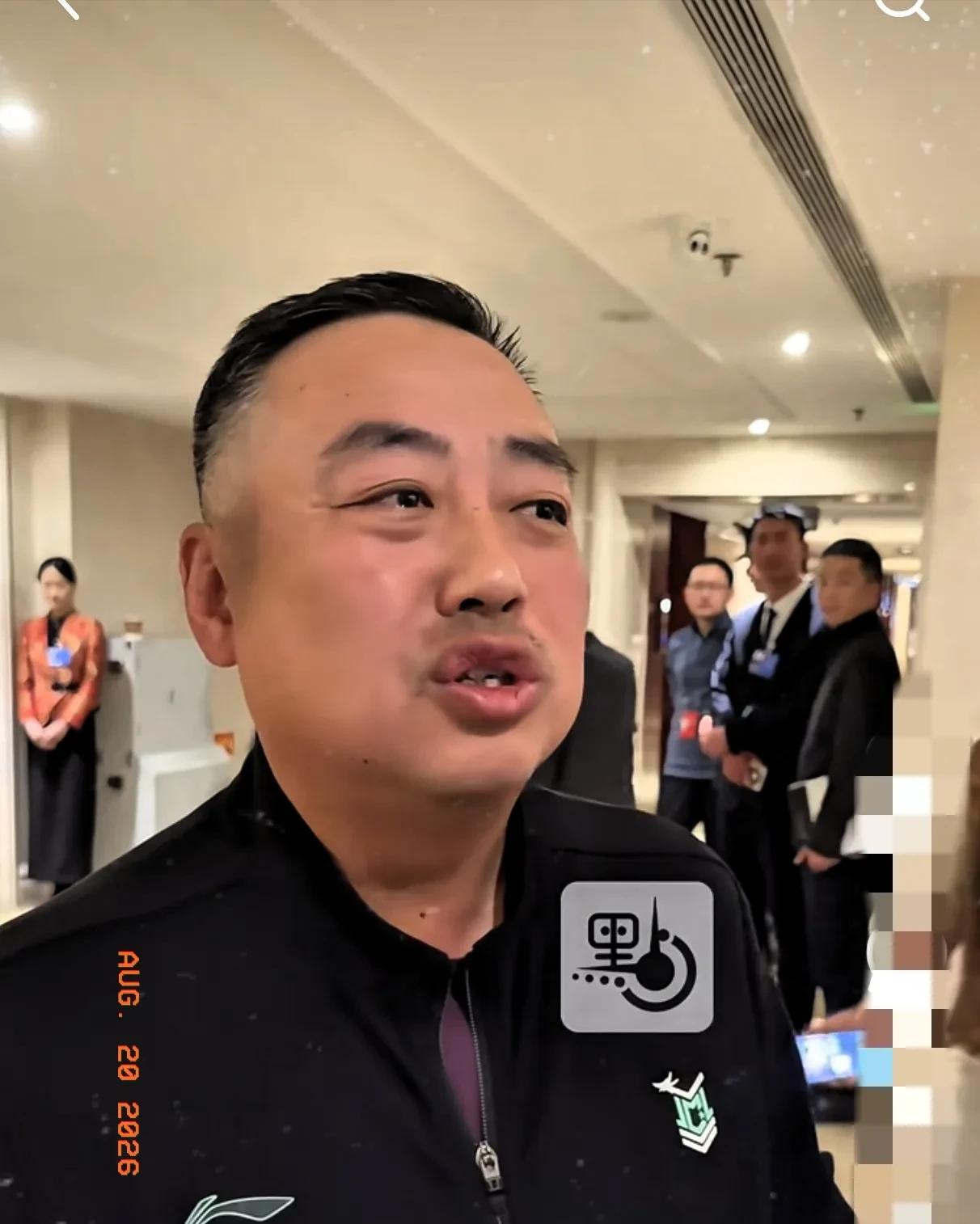 刘国梁彻底坐不住了，现身上海崇明训练基地，目的就是给国乒拔毒疗伤，很多球