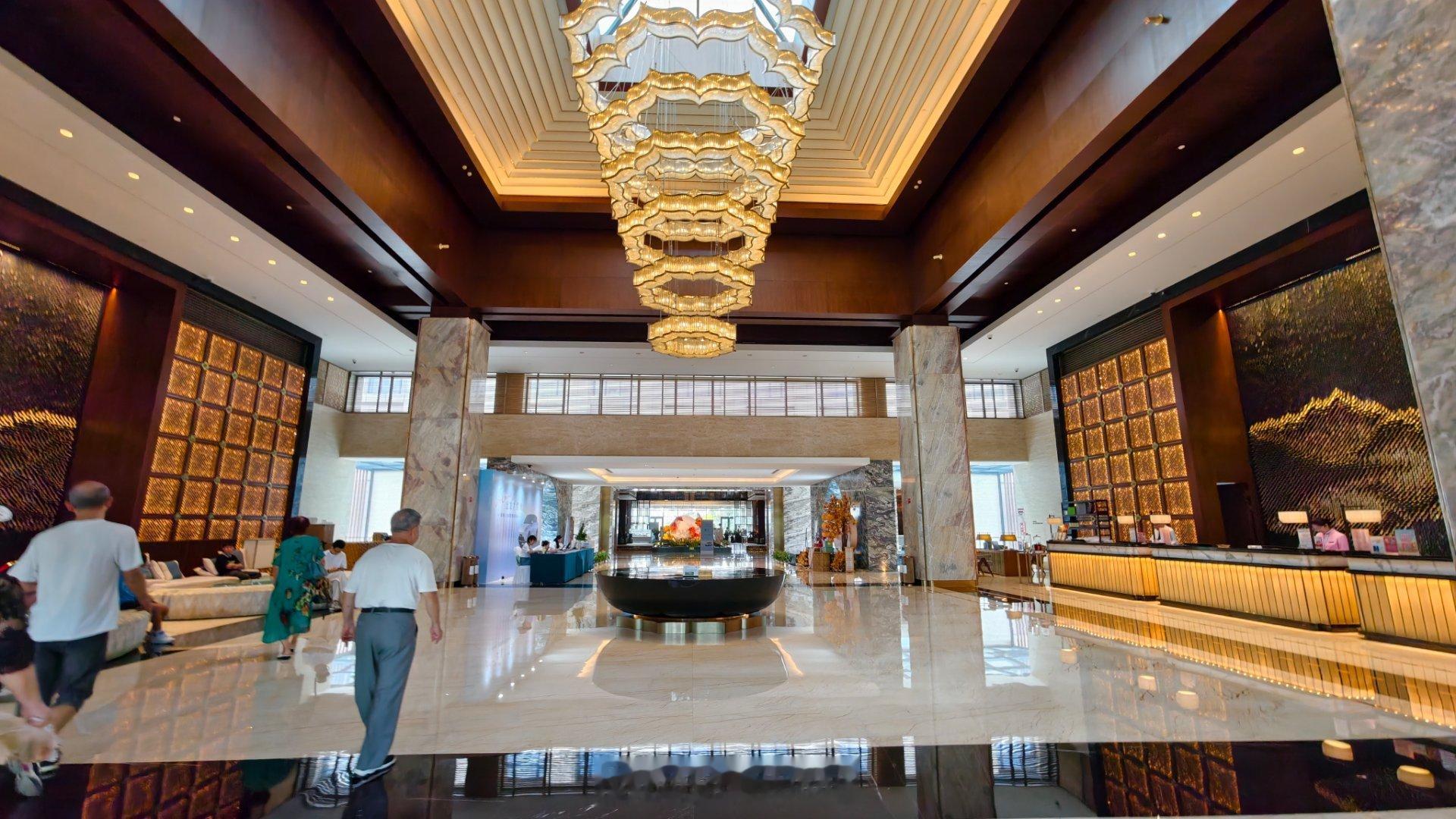 柳州的中高端酒店莲花山庄，这环境和餐食，你觉得国庆期间会到什么价位。柳州