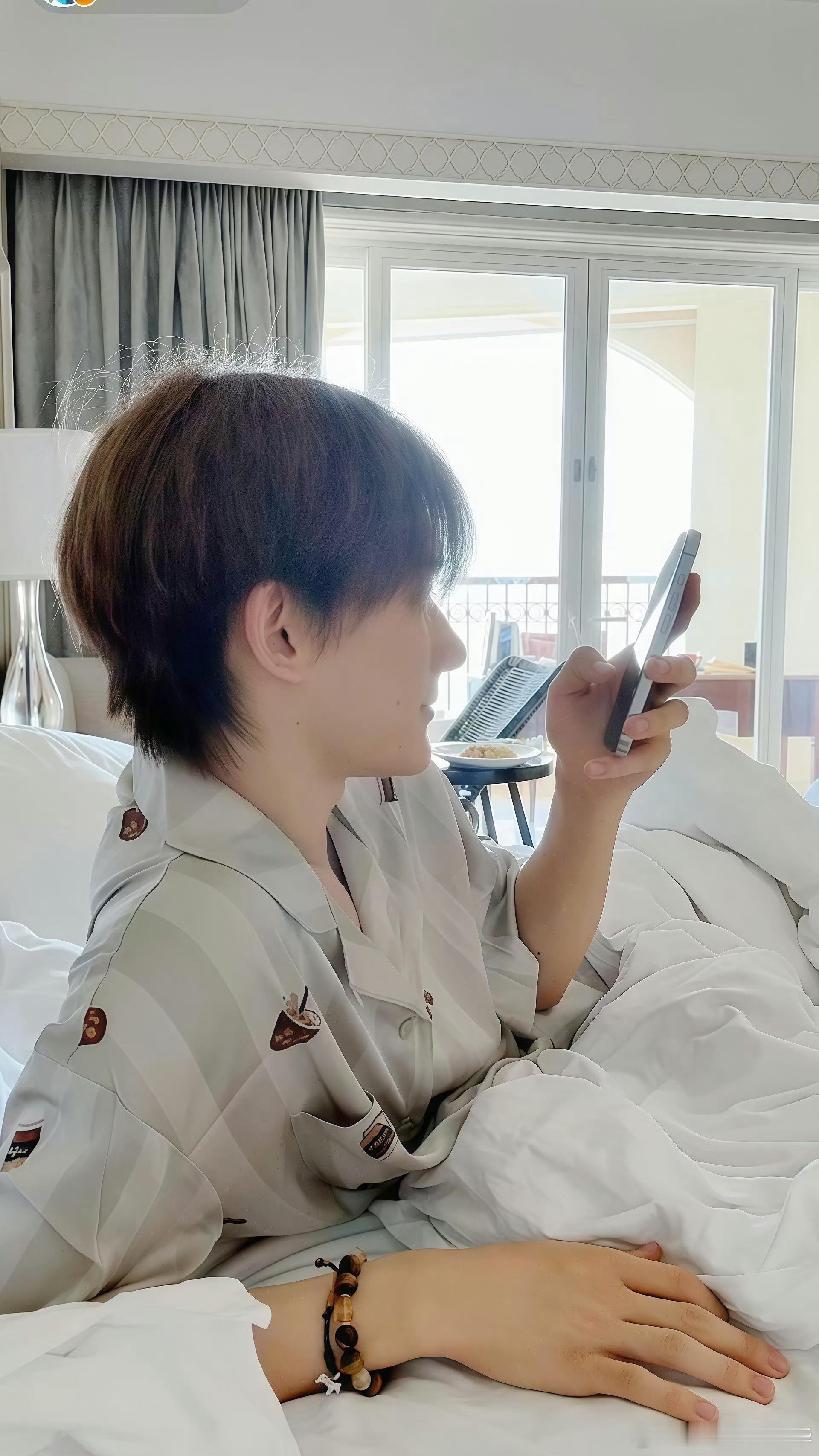 余宇涵浴缸梦男谁能想到浴缸成了他的“饭后专属位”？吃饱往里面一躺，连呼吸都放