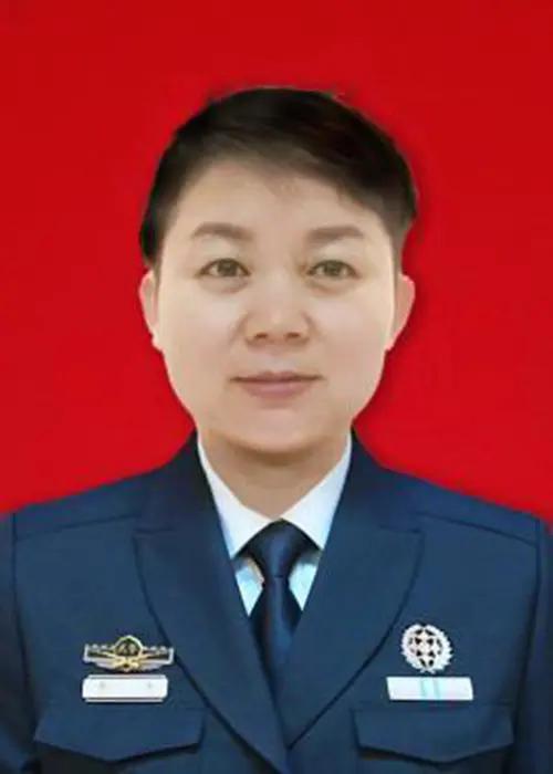 路美，1982年4月出生，汉族，中共党员。她是军队支援湖北医疗队队员和武汉市泰康