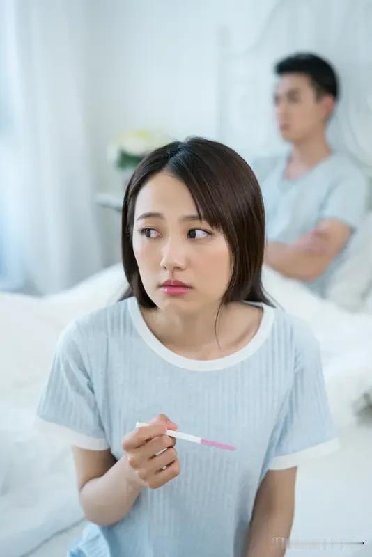 其实真不是什么女人出轨专挑熟人，本质是熟人天然就握有太多越界的便利条件。就拿排