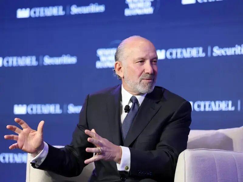 美国商务部长卢特尼克在4月17日的公开活动中，对加拿大展开了一系列近乎歇斯底里的