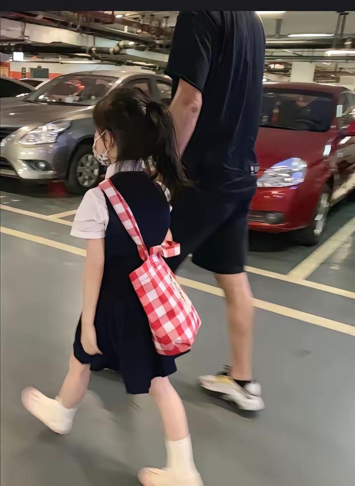 英语数学考了95分，我问他还有5分错哪了，闺女说有一道题问2扩大了3倍是多少