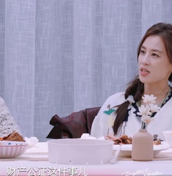 程潇：“你们结婚前有做财产证明吗？”黄圣依：“我没有做，我觉得财产公证这件事是因