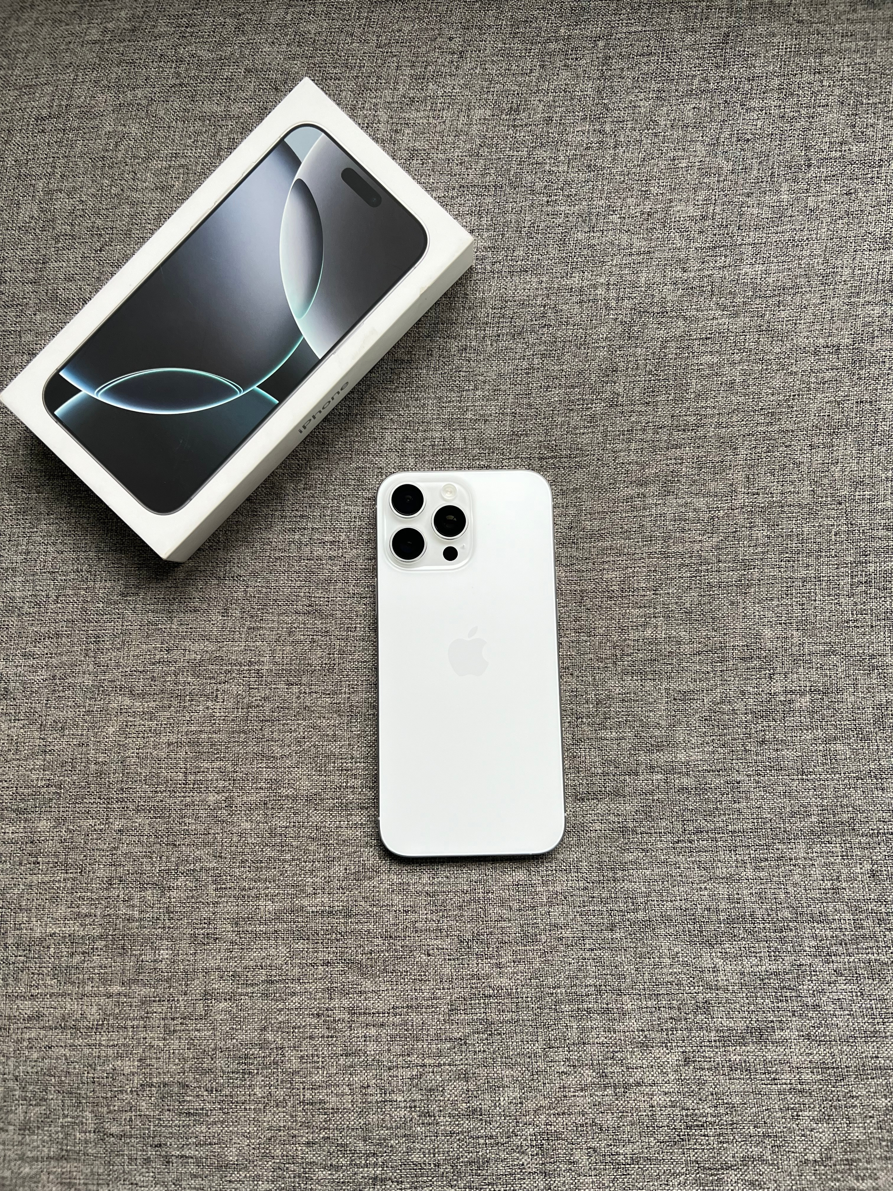 iPhone16ProMax512G白色，99新全套，电池效率89，店保