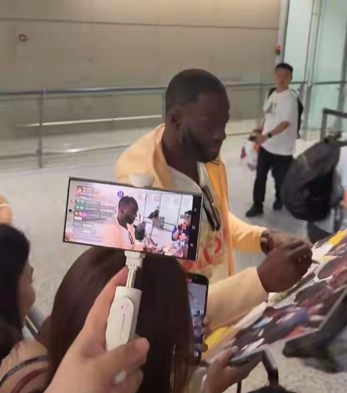 追梦格林也开启中国行？感觉什么球星都往中国来！中国的钱好赚吗？记得好多次看