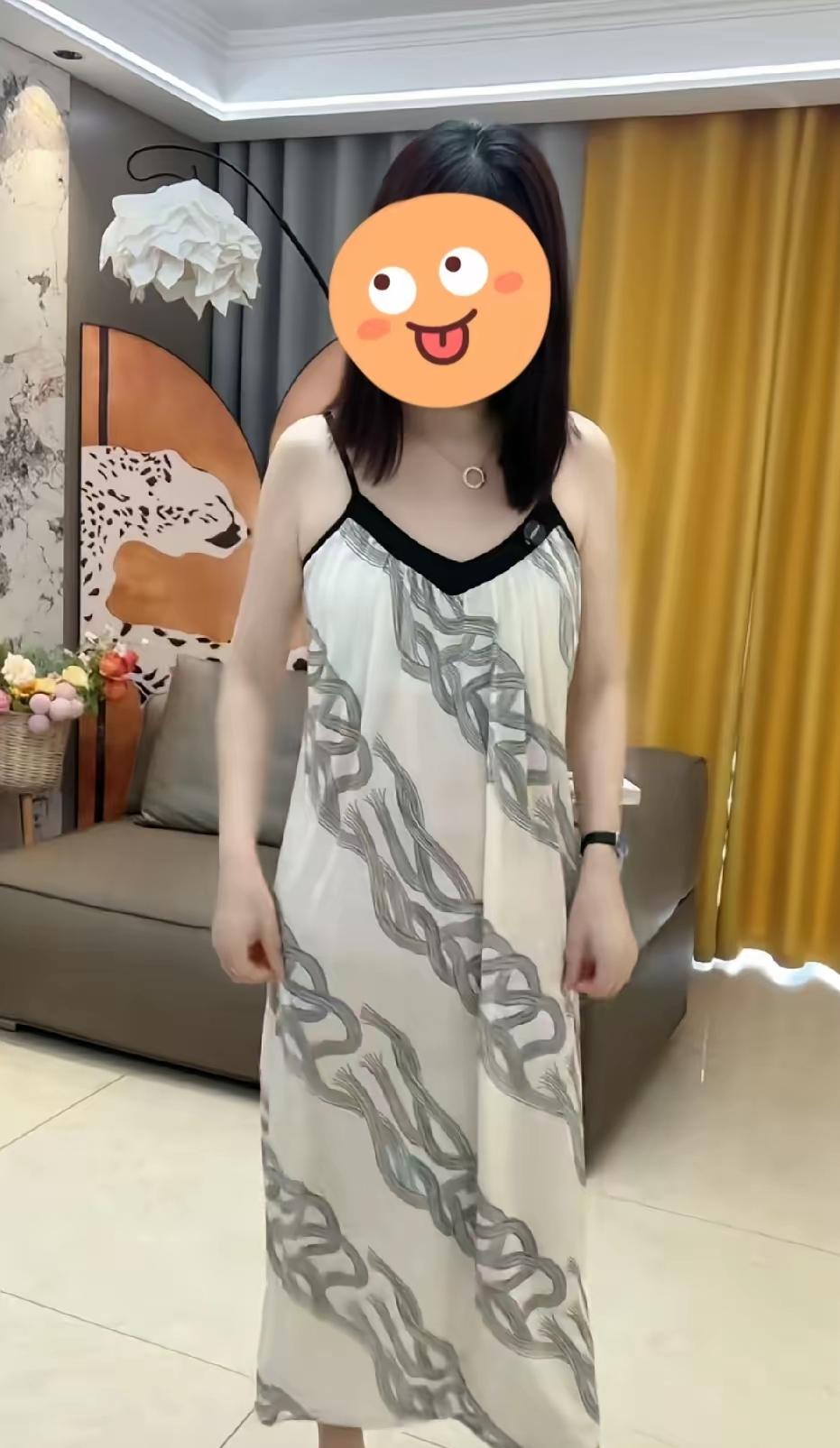 这下全国人都知道曾医生的睡裙了。也算是带动了睡裙的消费。曾医生和副院长的热度