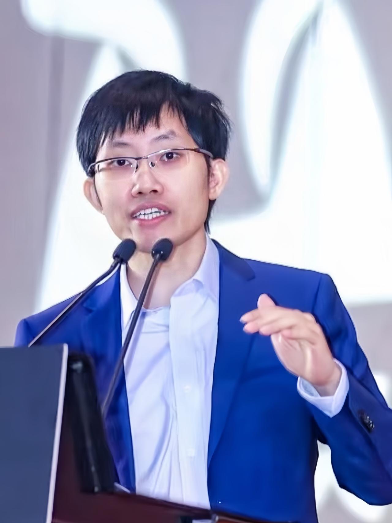 昨晚，一位DeepSeek离职核心工程师揭秘了梁文锋入选全球十大科学人物的原因是