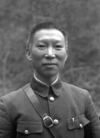 1939年，身处重庆的蒋介石，连续多次给长沙打电话，要求薛岳率军撤退。可无论老蒋