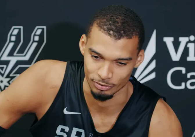 NBA季后赛马刺将对阵森林狼。马刺球员维克托-文班亚马接受了记者采访，谈到了森林
