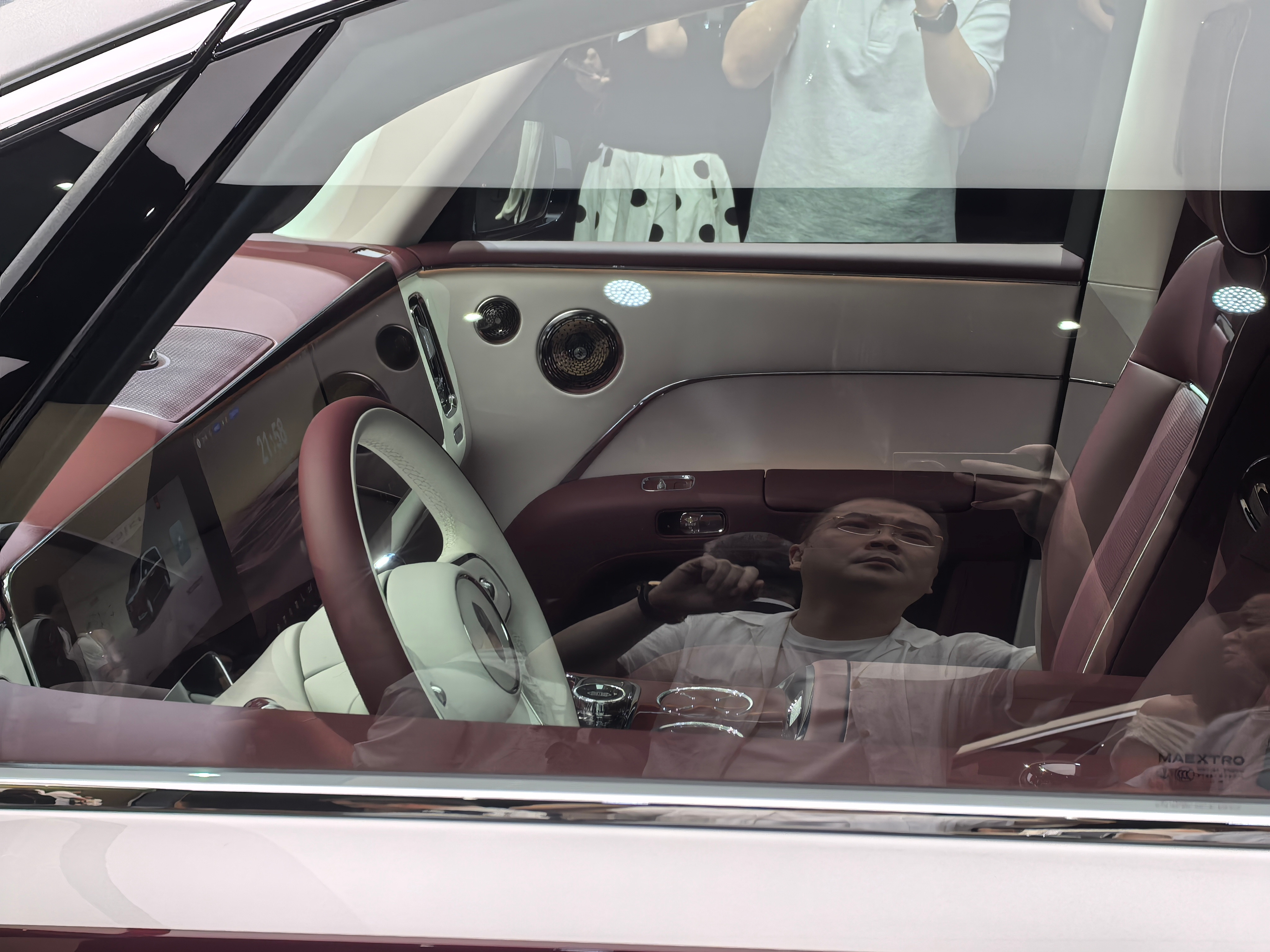 看完发布会，直接下了尊界V800的小订教授之前从本田奥德赛开始，还用过丰田的埃尔