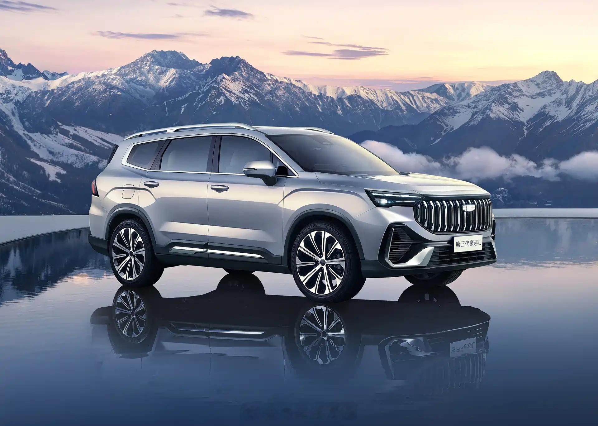 新款吉利豪越L来了，有5/6/7座三种座椅布局燃油中型SUV车长4865，轴距