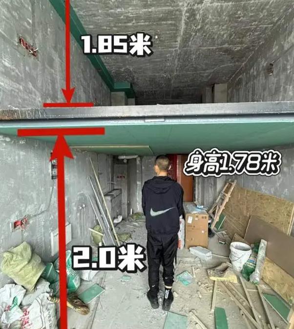 当初多花30万买复式楼，觉得“楼上楼下有别墅感”，亲戚都夸我有眼光。住了三年，我