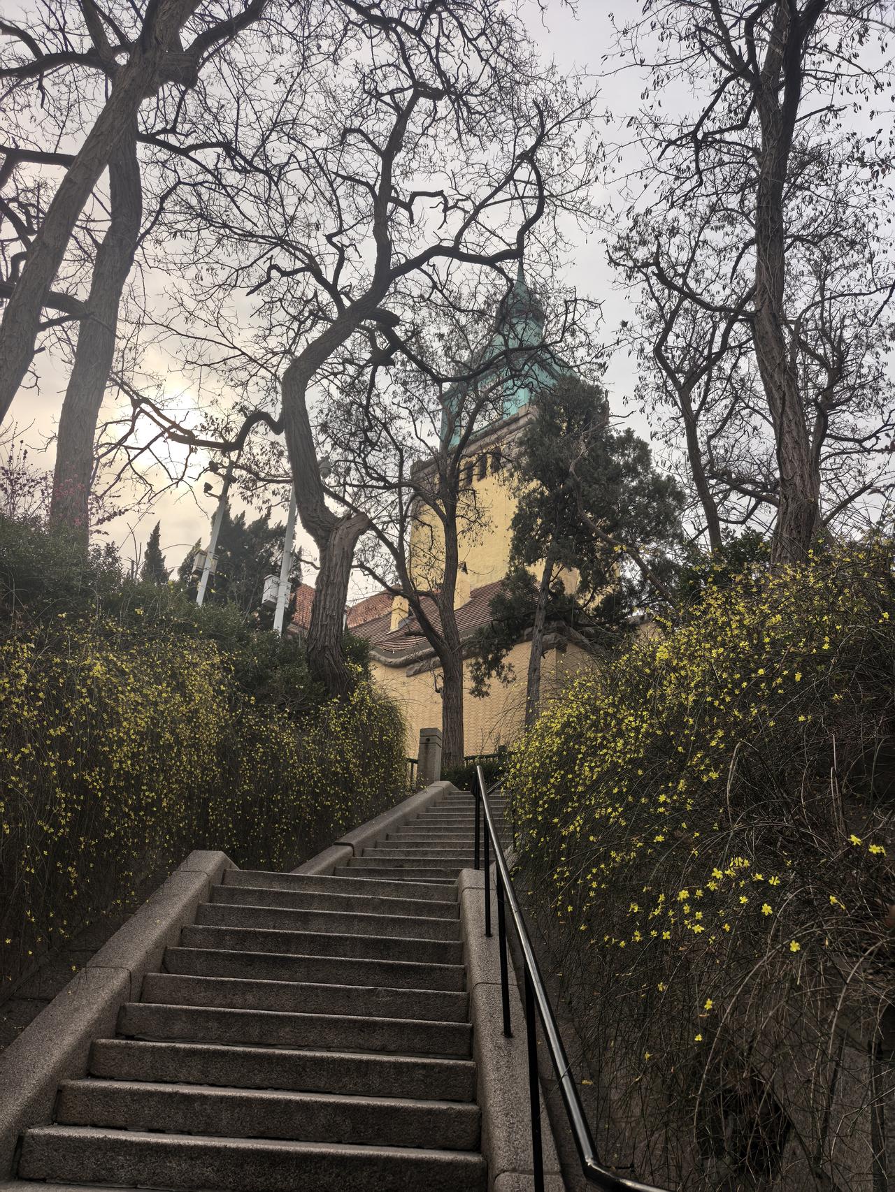 十五五规划传递七大机遇近日，“十五五”规划纲要全文发布，传递七大机遇：