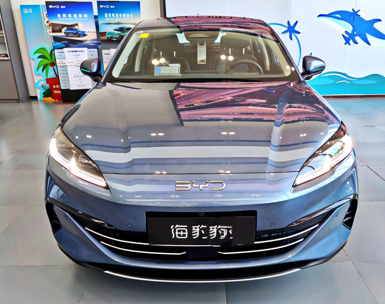 中大型旗舰轿跑《海豹08》海豹08是比亚迪海洋网，一款中爽型旗舰轿跑，于