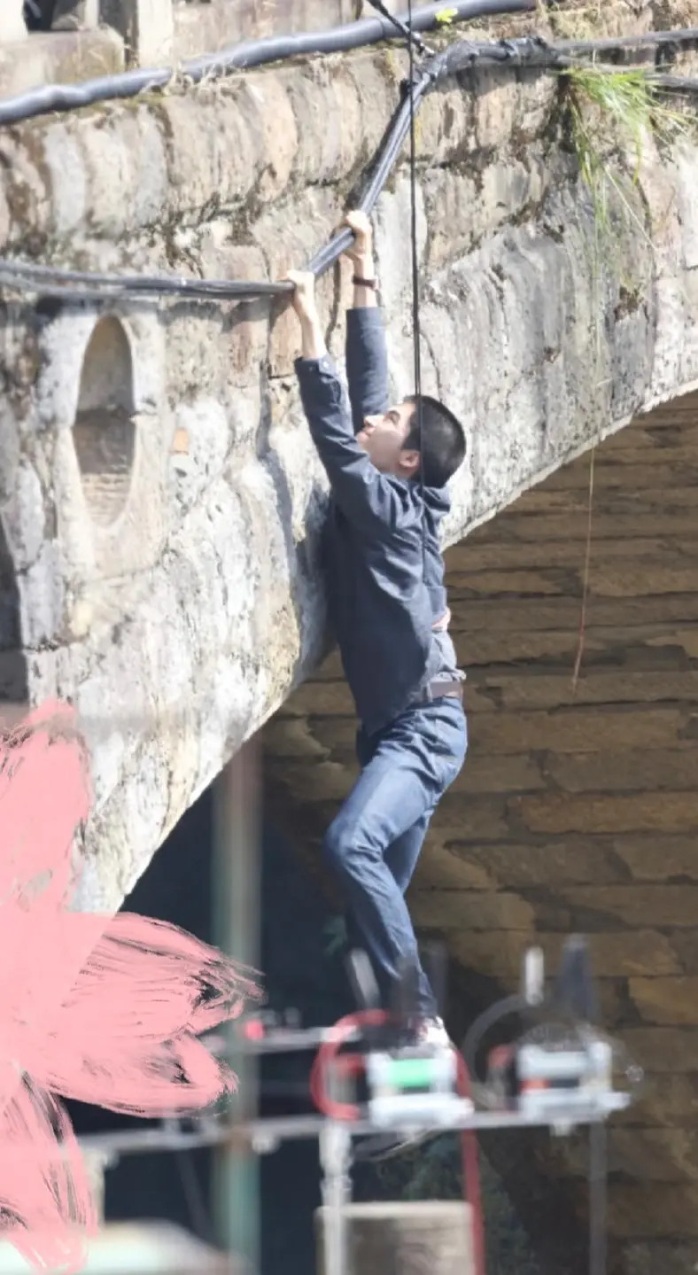 王星越新剧路透妈耶划到第二张图吓晕了…😧​​​