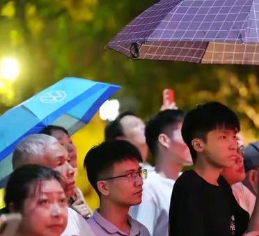 第31届五羊杯复赛第二轮打完啦！在冠军组那几位老将的对决中，许银川先手赢了吕钦。
