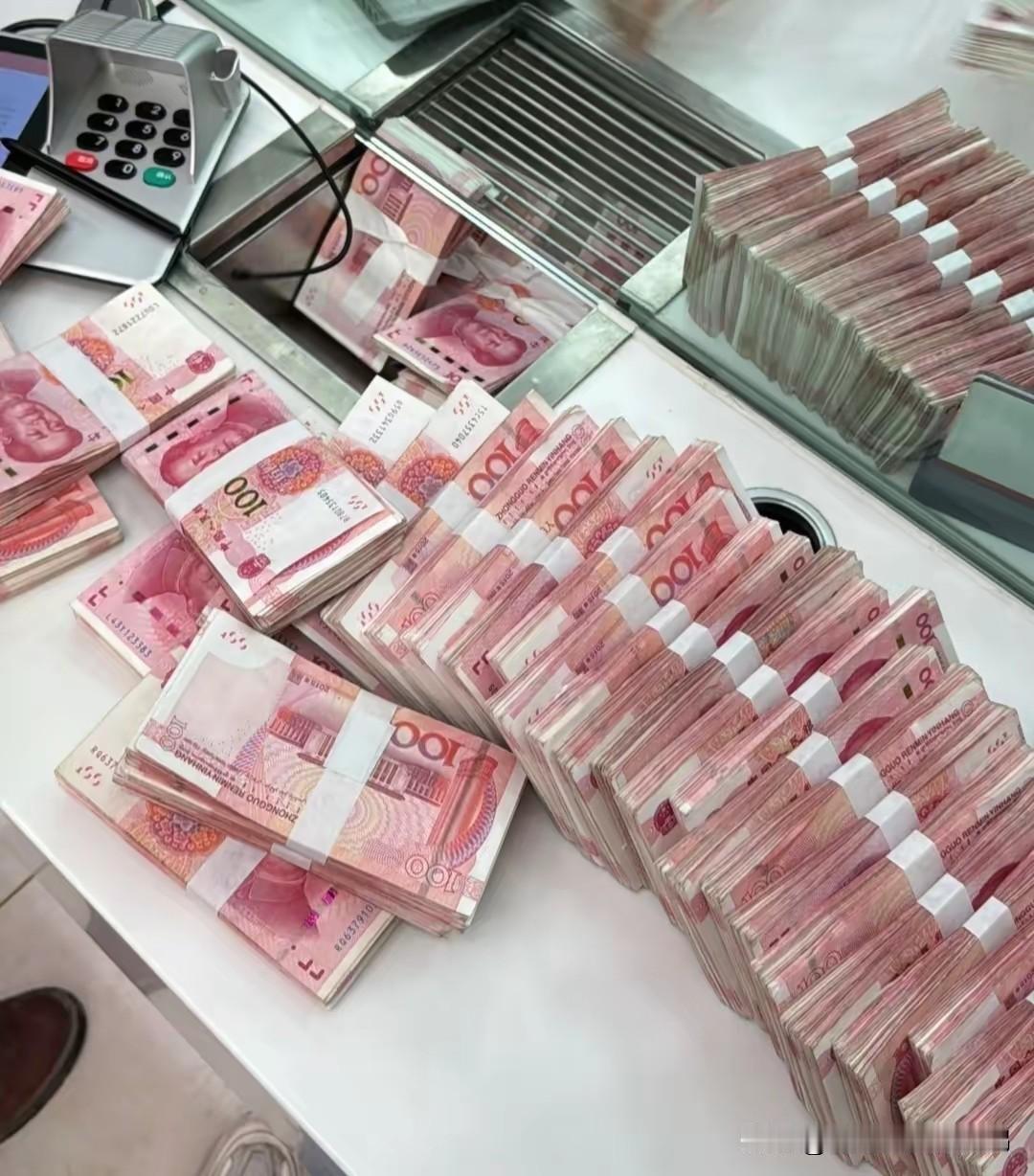 央行新规真的是太给力了，取消了“个人存取现金超5万元需登记资金来源或用途”的规