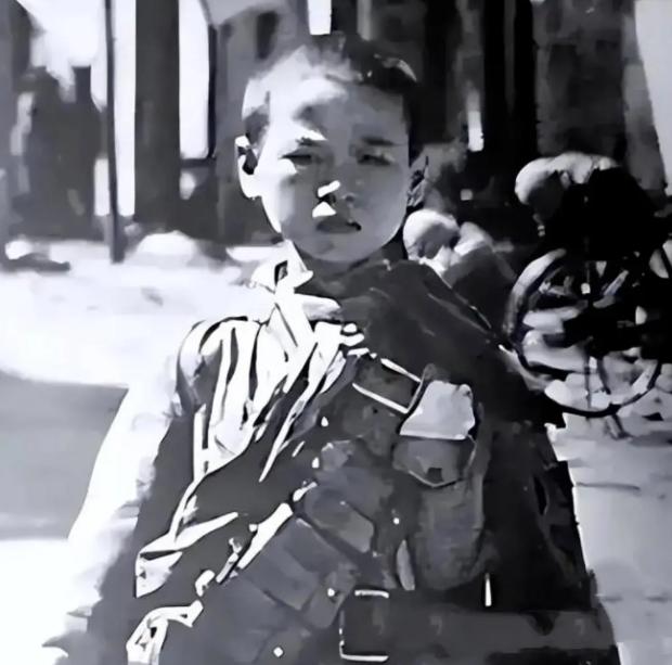 1936年，马家军要枪毙一个12岁的小红军。谁料，小红军说：“你们用大刀砍死我吧