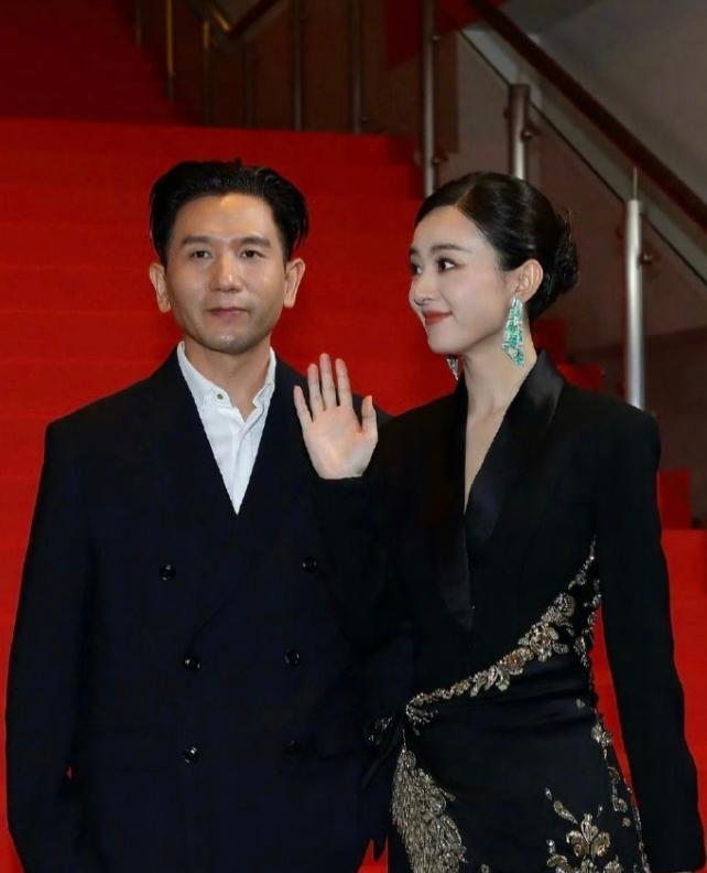 赵丽颖昨天恋情瓜一出她的微指直接又冲到了7亿，飞天奖9亿，金鹰奖6亿，星光大赏