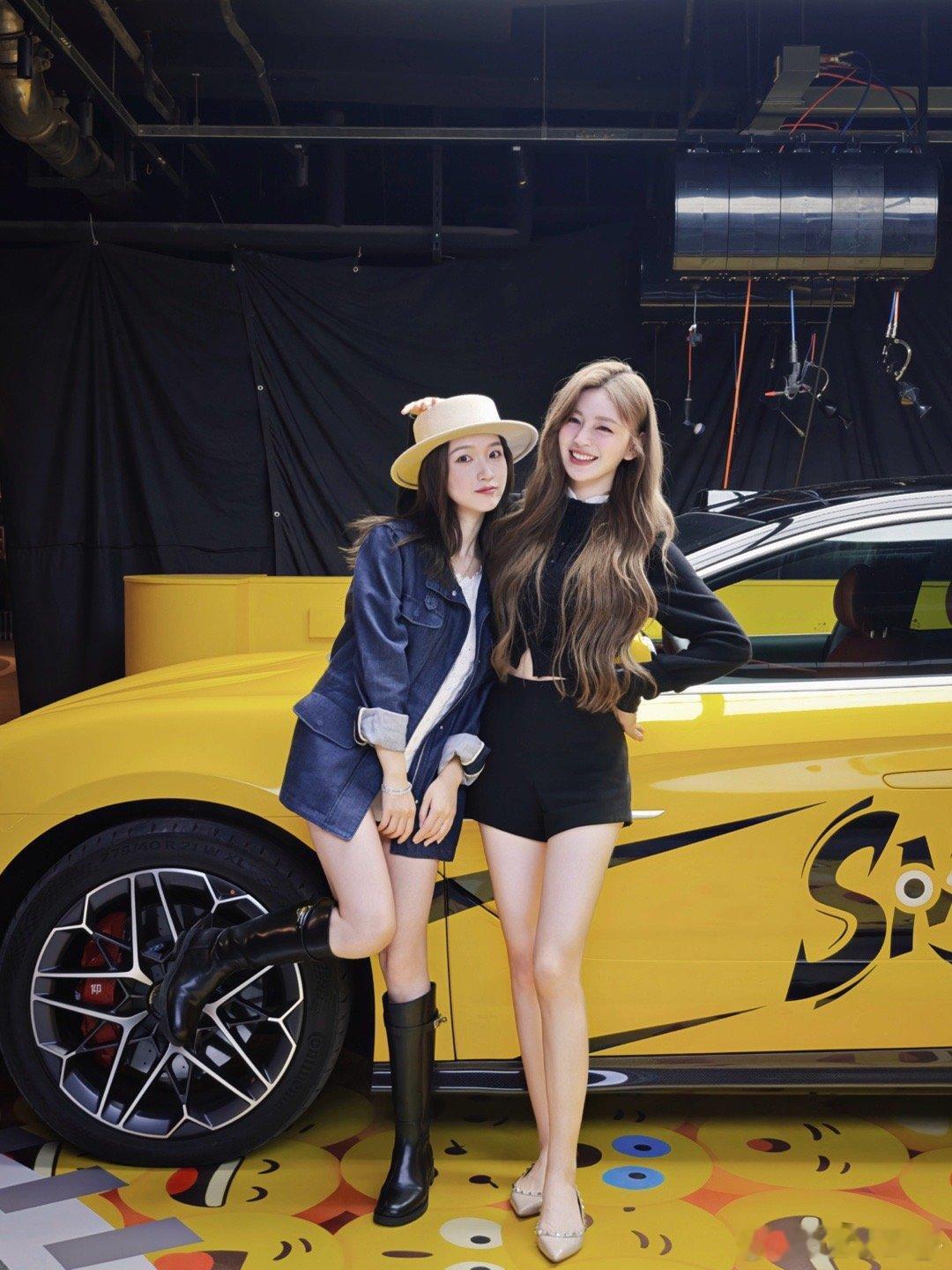 今天跟“小手办”一起看仰望u7的新颜色😍（叫她小手办她不生气。）非常好看，明