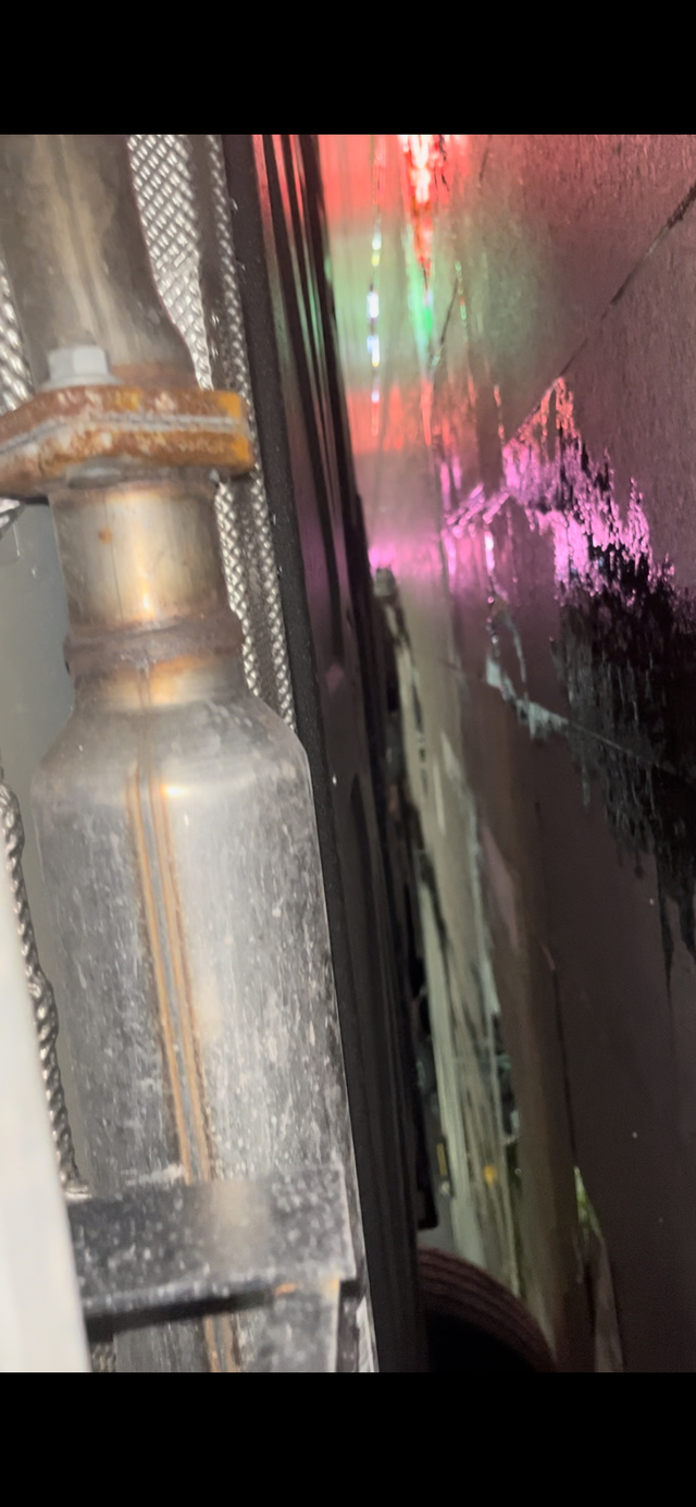 比亚迪提车一个月就锈迹斑斑提车一个多月就锈成这样，还没怎么开，比亚迪的质量确实