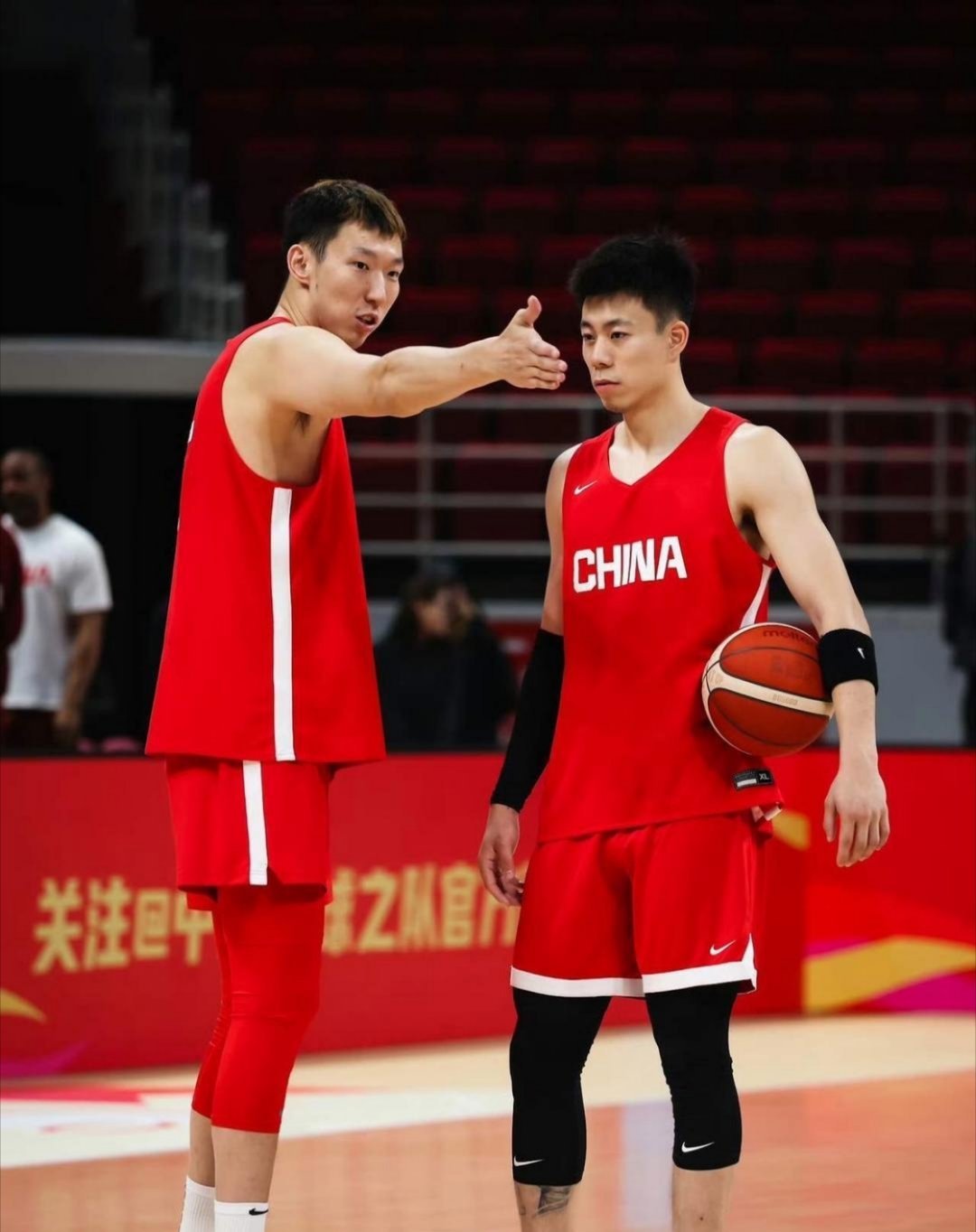 周琦归队，男篮又输了！中国男篮76-80不敌韩国男篮，一战打出了3个无可争议的事