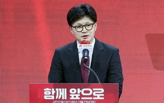 李俊锡又遭“打脸”。他原本觉得100%能赢下国民力量8月党首竞选的韩东勋