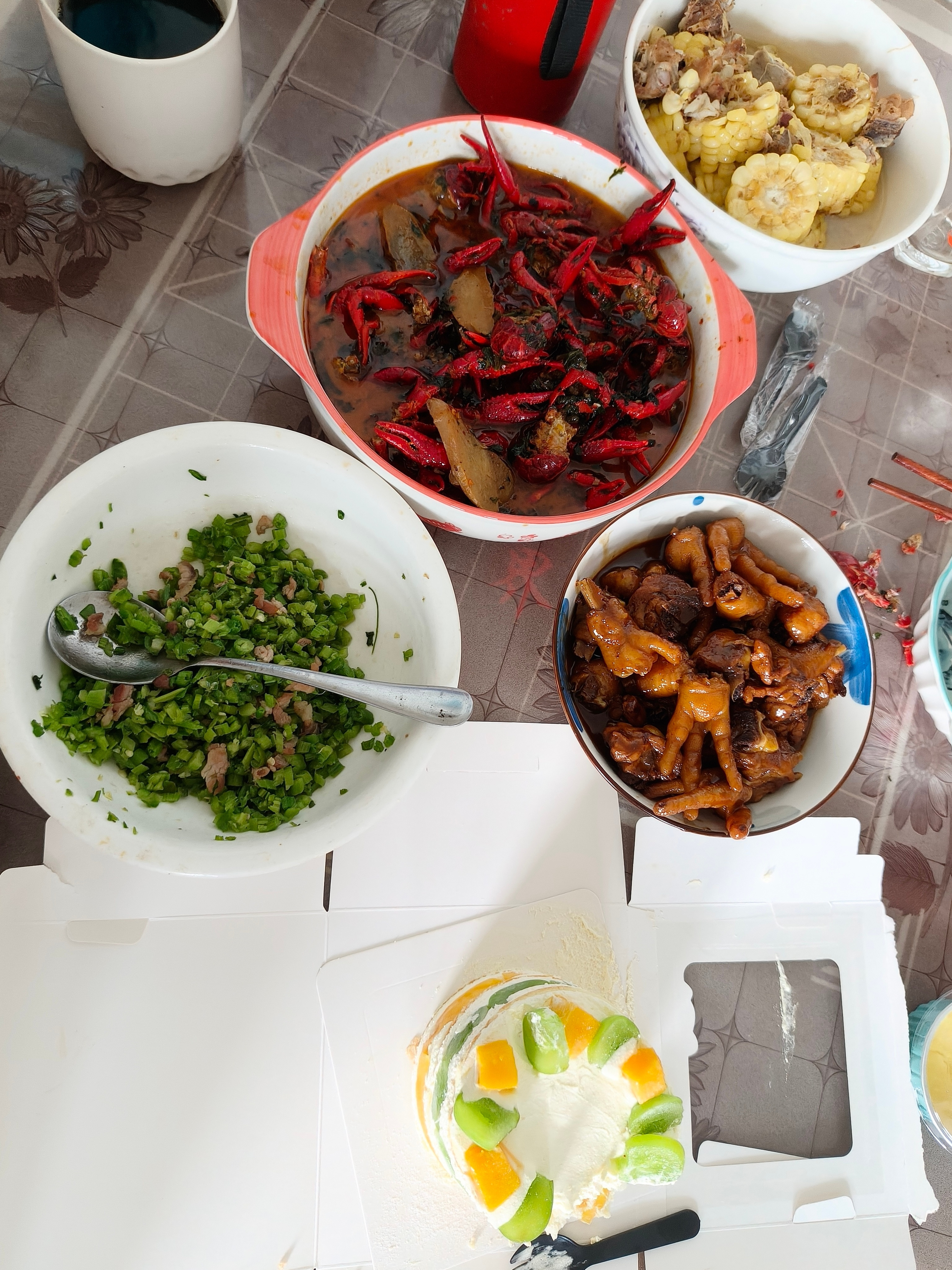 我妈问我为啥每次回家都跟饕餮一样我：请看VCR
