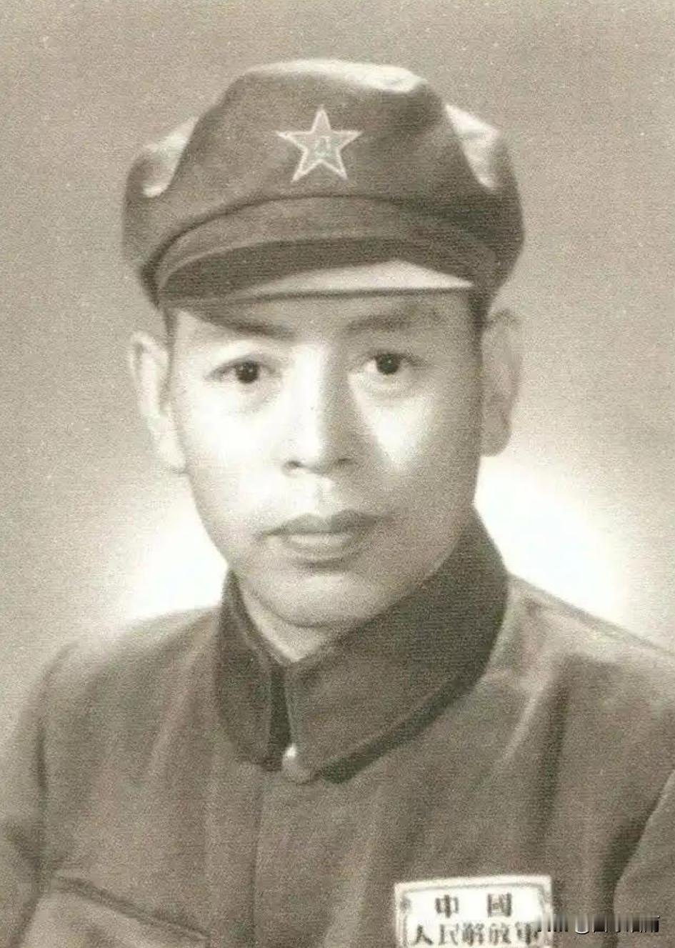 1932年，一名地下党因叛徒出卖身份暴露，正准备撤离，却发现已被敌特包围，值此险