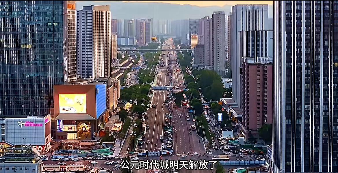 太原迎泽西大街模样出来了，两个字“霸气”，又是一条网红路，再设计个网红打卡点，全